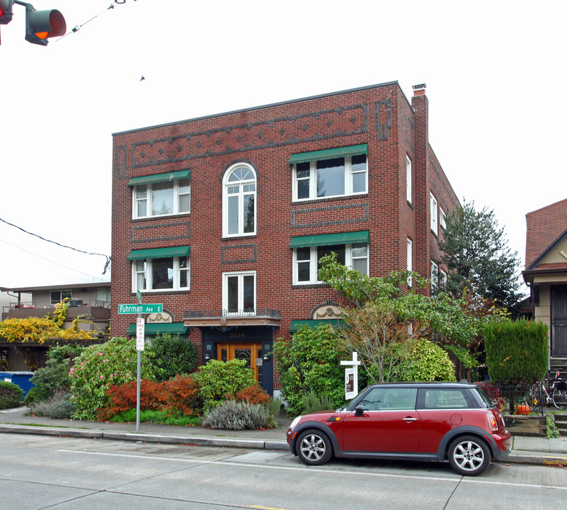 Shorecrest Apartments in Seattle, WA - Building Photo