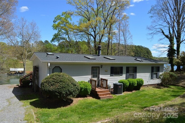 property at 125 Broadview Cir