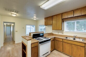 1174 Palm Ave in Chico, CA - Building Photo - Building Photo