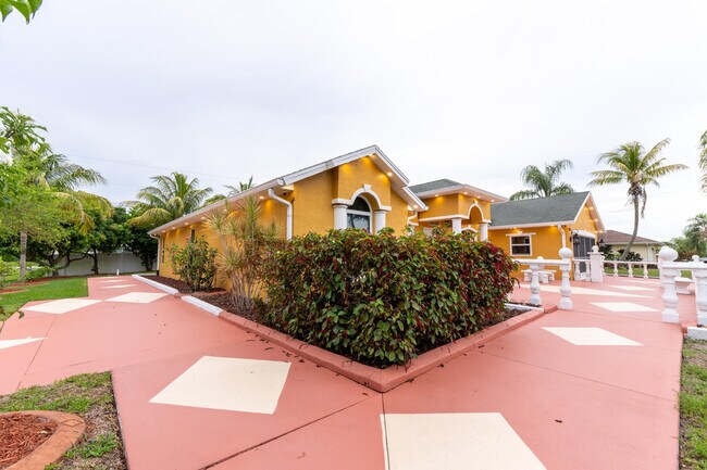 2853 SE Melaleuca Blvd in Port St. Lucie, FL - Building Photo - Building Photo