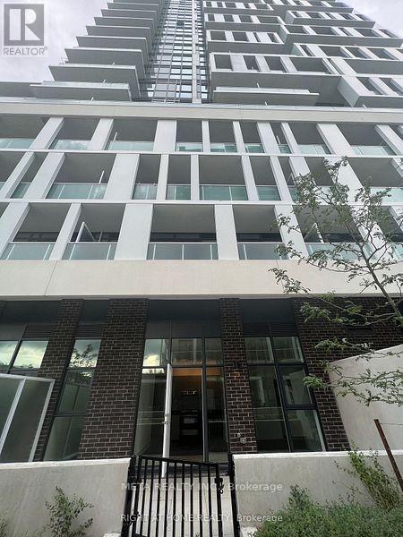 188-188 Fairview Mall Dr in Toronto, ON - Building Photo