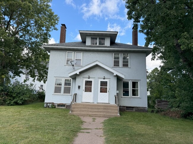 466 W Grand Ave