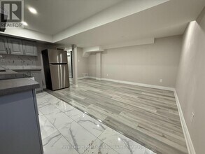 6978 Tassel Crescent in Mississauga, ON - Building Photo - Building Photo