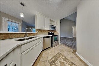 1280 Waterwood Dr in Loganville, GA - Building Photo - Building Photo