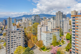 The Chelsea in Vancouver, BC - Building Photo - Building Photo