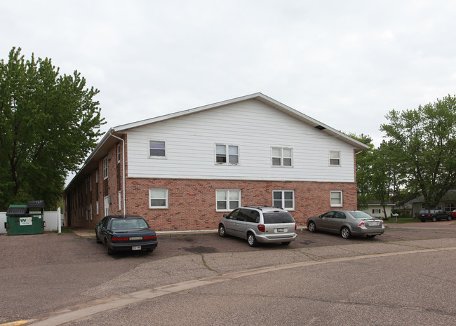 Marlo Apartments in Altoona, WI - Building Photo - Building Photo