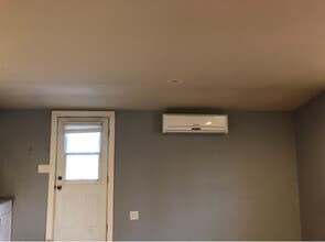 18953 Bessemer St in Tarzana, CA - Foto de edificio - Building Photo