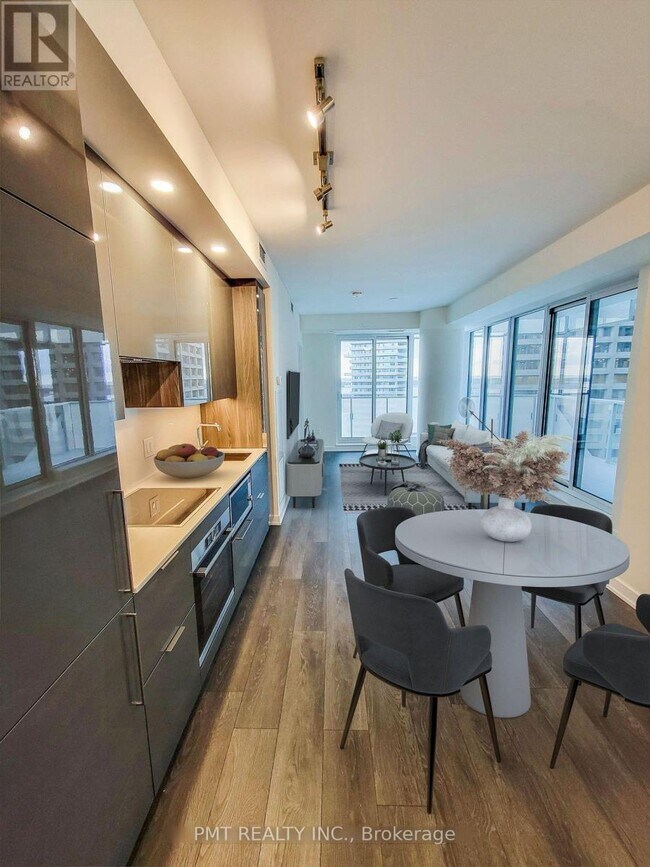 28 Freeland St in Toronto, ON - Building Photo - Building Photo