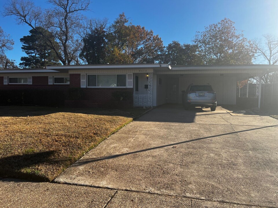 4013 Parkway Dr in Bossier City, LA - Building Photo