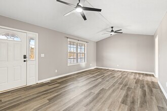 230 Clover Cir in Jacksboro, TN - Building Photo - Building Photo