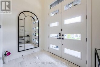 23 Hollyhock Ct in Toronto, ON - Building Photo - Building Photo