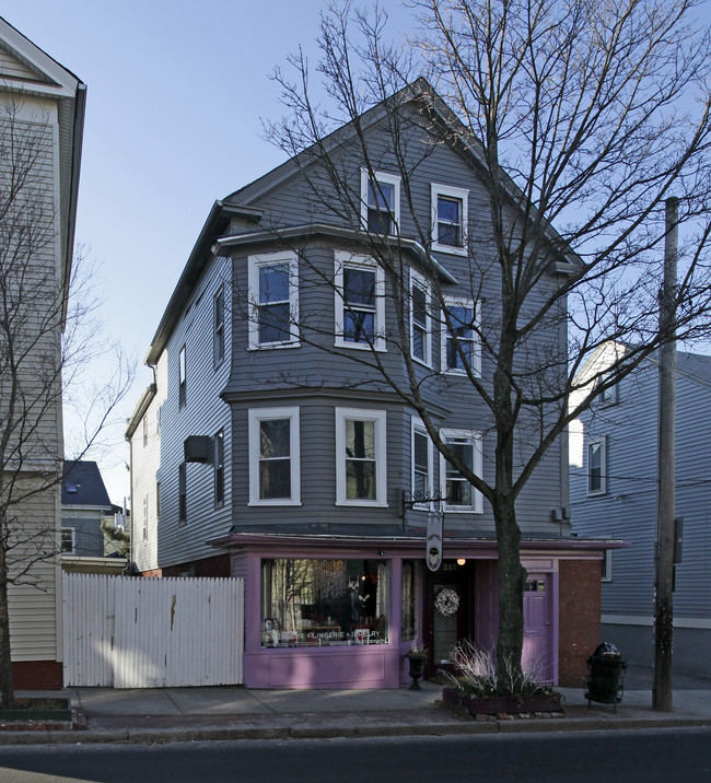 297-301 Wickenden St in Providence, RI - Building Photo - Building Photo