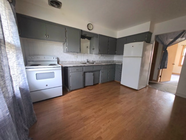 2866 S 58th St in Milwaukee, WI - Foto de edificio - Building Photo