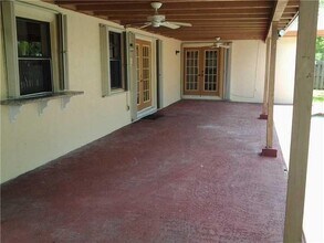 9620 NW 42nd Ct in Sunrise, FL - Foto de edificio - Building Photo
