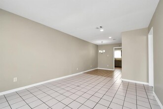 1736 Crestdale Dr in Houston, TX - Building Photo - Building Photo