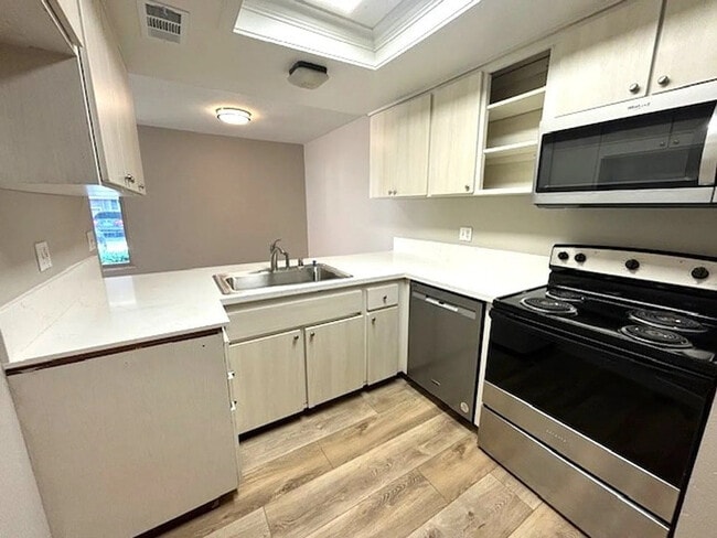 property at 2174 Larch Ln