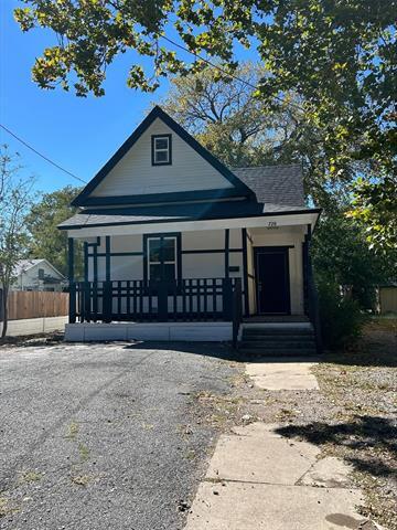 property at 728 S Elm St