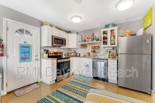 116 S Grandview Ave in Daytona Beach, FL - Building Photo