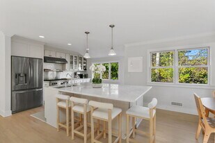 6 Meadowbank Rd in Greenwich, CT - Building Photo