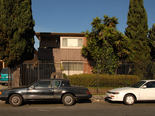 2025 Chariton St in Los Angeles, CA - Foto de edificio - Building Photo