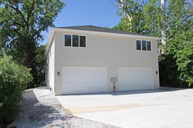 property at 841 W Burnham St
