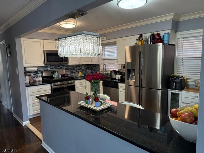 property at 621 Schuyler Ave