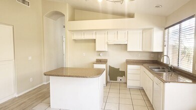 1729 E Pony Ln in Gilbert, AZ - Building Photo - Building Photo