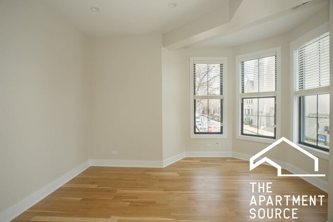 2258 N Southport Ave, Unit 2 in Chicago, IL - Building Photo - Building Photo