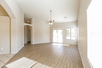 5158 W Vista Ave in Glendale, AZ - Building Photo - Building Photo