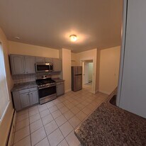 140-142-142 Lorraine St in Bridgeport, CT - Building Photo