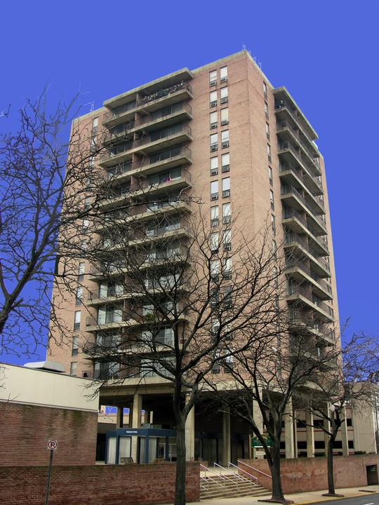 Washington Towers in Reading, PA - Building Photo