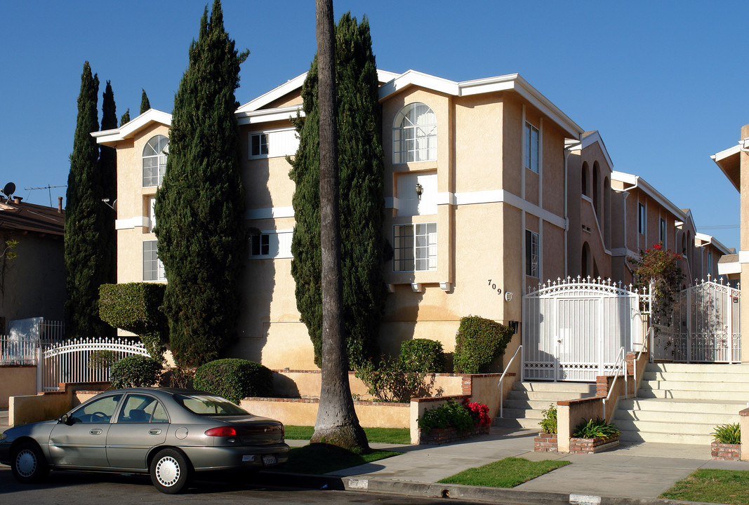 709 S Myrtle Ave in Inglewood, CA - Building Photo