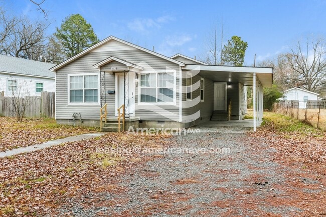 property at 1413 S Bailey St