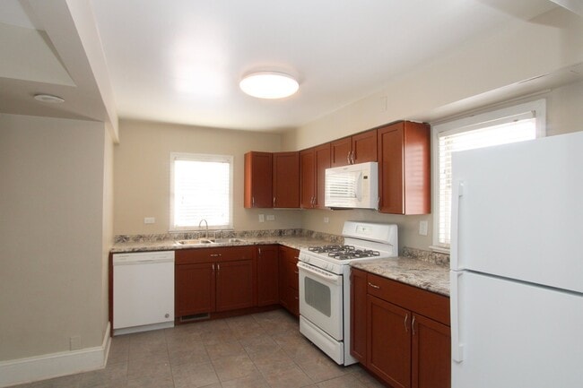 17 W Crystal Lake Ave in Crystal Lake, IL - Building Photo - Building Photo