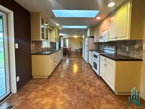 1720 NW Arthur Cir in Corvallis, OR - Building Photo - Building Photo