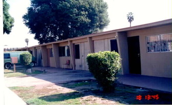 4310-4326 E Imperial Hwy Apartamentos