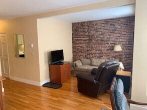 26 Battery St, Unit 2 in Boston, MA - Building Photo - Building Photo
