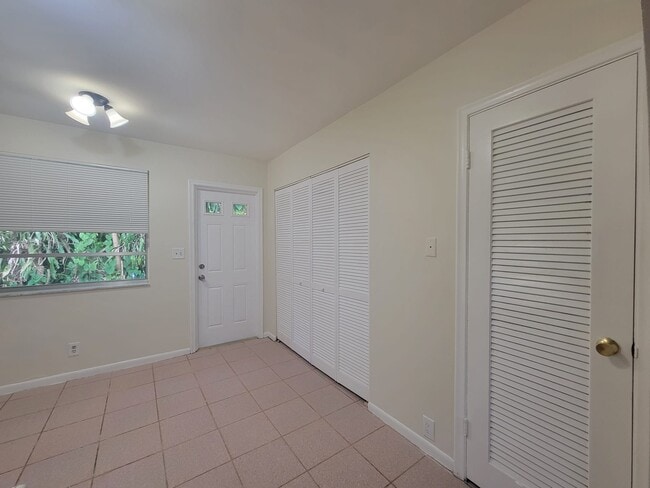 2526 Taylor St, Unit 3 in Hollywood, FL - Building Photo - Building Photo