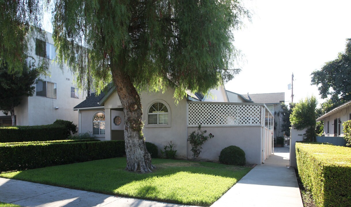 1048 Elm Ave in Glendale, CA - Building Photo