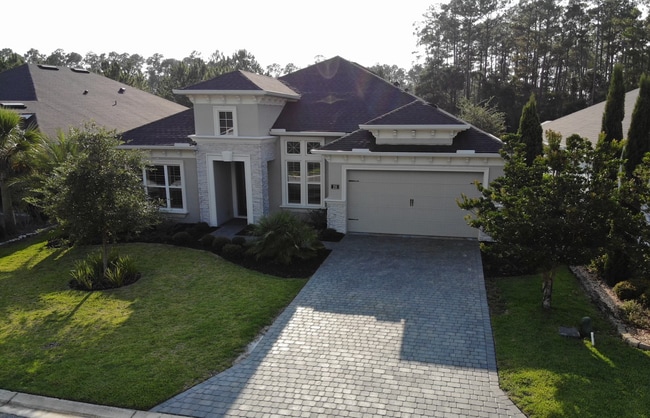 property at 211 Heatherwood Ct