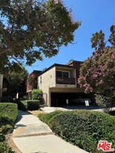 13112 Moorpark St-Unit -1 in Los Angeles, CA - Building Photo - Building Photo