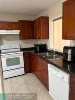 403 NW 68th Ave in Plantation, FL - Building Photo