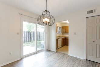 1830 Ashborough Ct in Marietta, GA - Building Photo - Building Photo