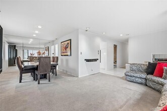 20 Steuben Dr, Unit 1 in Jericho, NY - Foto de edificio - Building Photo