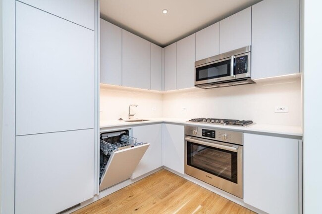 123 Highland Ave, Unit 36 in Somerville, MA - Foto de edificio - Building Photo