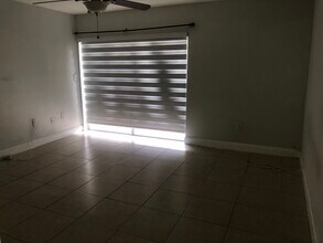 9375 Fontainebleau Blvd, Unit 215 in Miami, FL - Building Photo - Building Photo