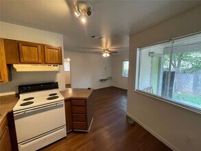 1648 Post Rd in San Marcos, TX - Building Photo - Building Photo
