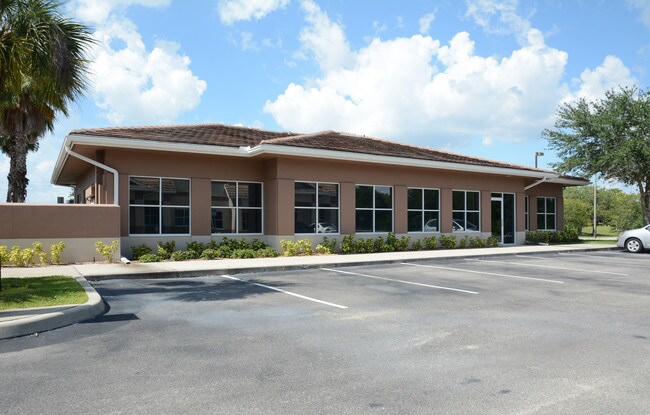 2800 Manatee Ave E in Bradenton, FL - Foto de edificio - Building Photo