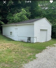 1045 Paintertown Rd in Irwin, PA - Foto de edificio - Building Photo