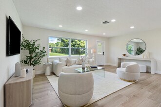 930 Rutherford Ln in Haverhill, FL - Building Photo - Building Photo